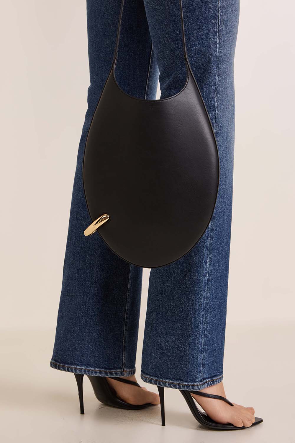 תמונת כל הלוק של תיק פירסד סמול